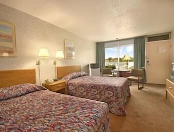 Days Inn By Wyndham St Clairsville 5/17