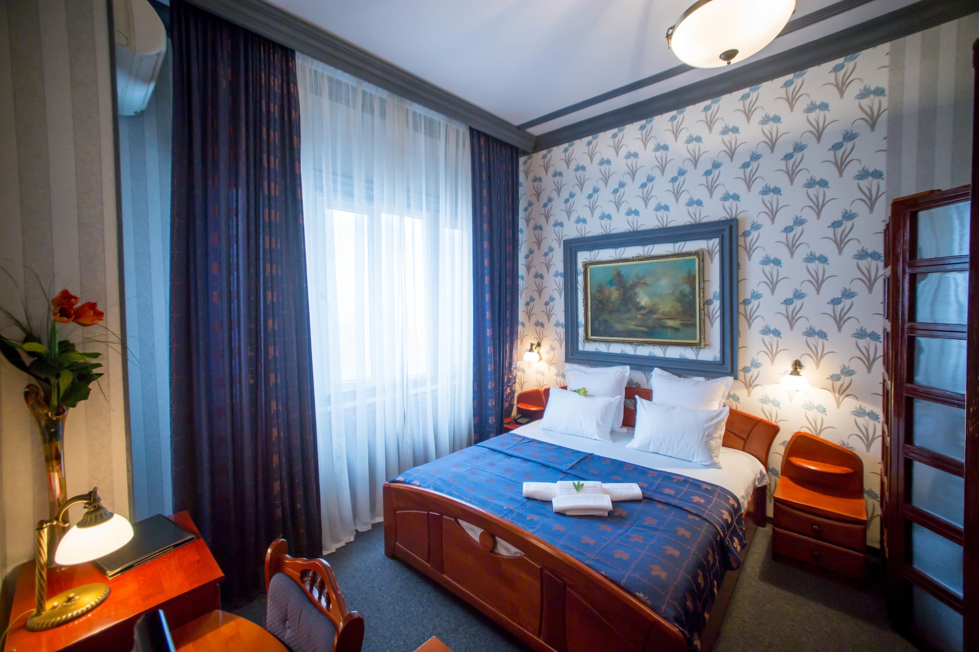 FAMILY SUITE, 2 QUEEN BEDS