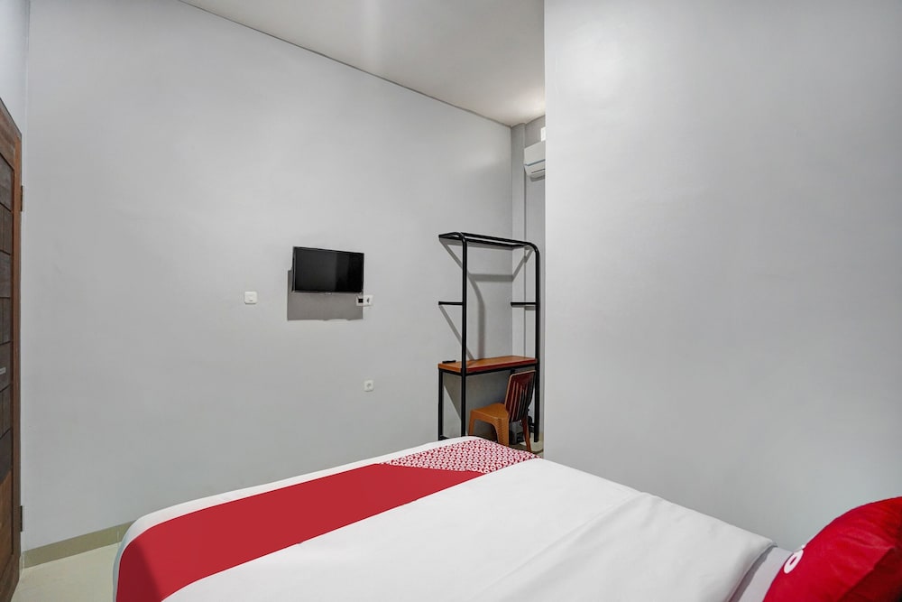 Super OYO 91181 Beda Arga Residence near RSU Royal Prima 8/15