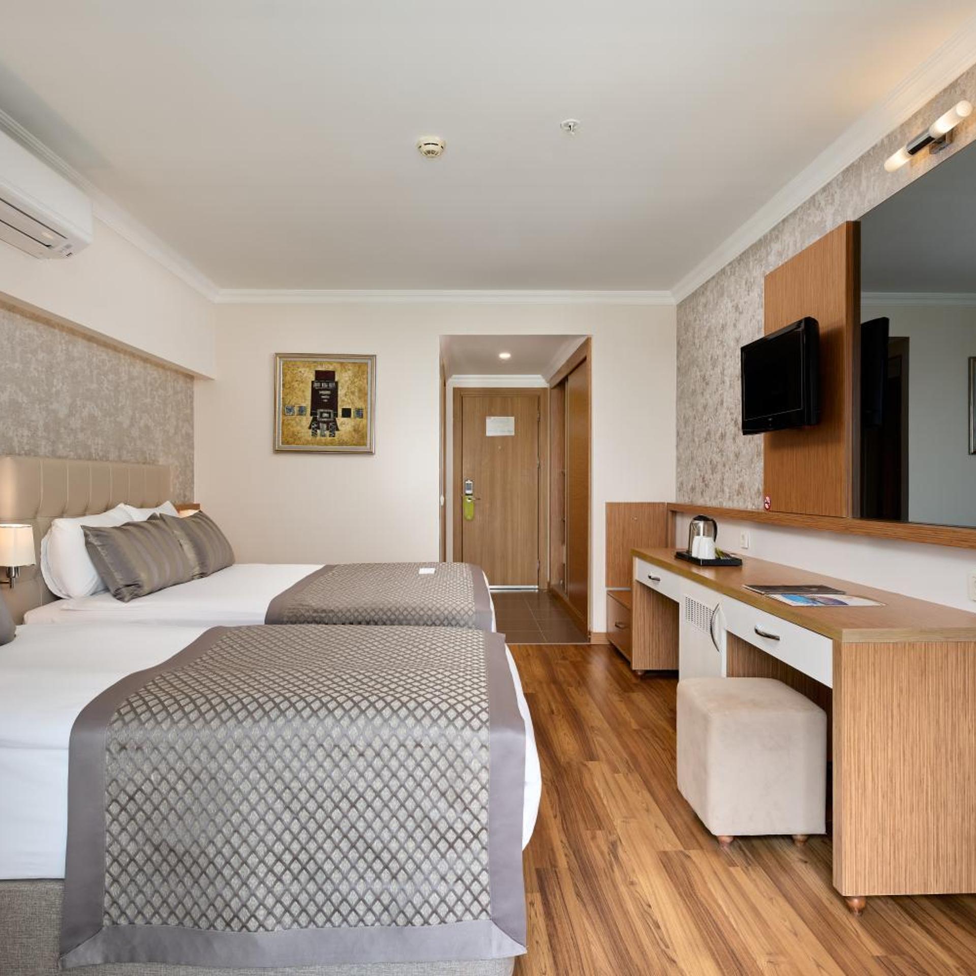 Standard, Double or Twin Bed, Land View