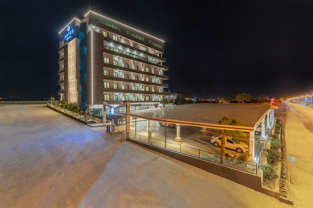 Artes Hotel 5/33