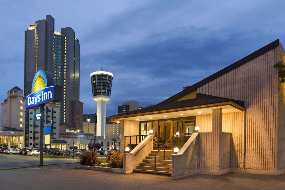 Days Inn by Wyndham Fallsview 25/41
