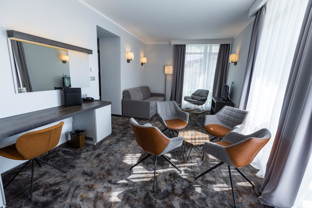 Best Western Plus Premium Inn 38/57