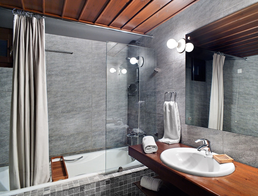 Aristi Mountain Resort Hotel And Spa 68/69