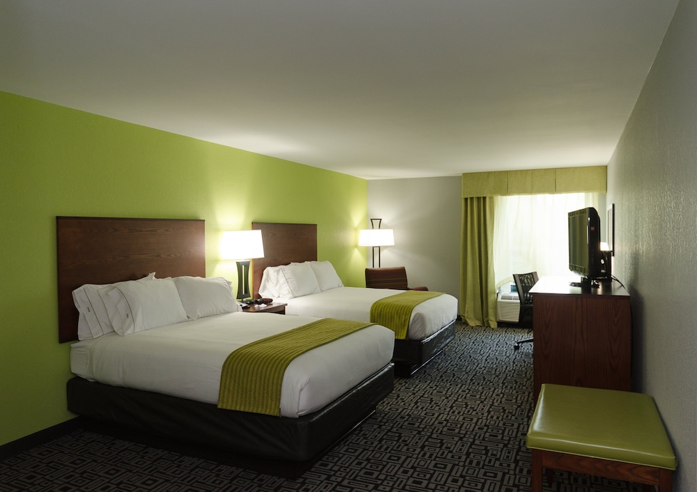 Holiday Inn Express Hickory-Hickory Mart 5/29