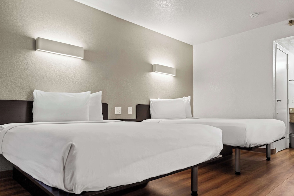 Motel6 San Luis Obispo, CA - South 26/51