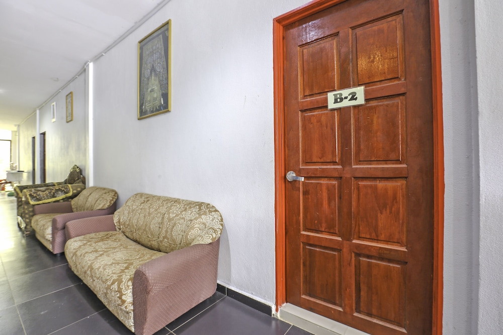 OYO 89933 Nun Hotel 18/19