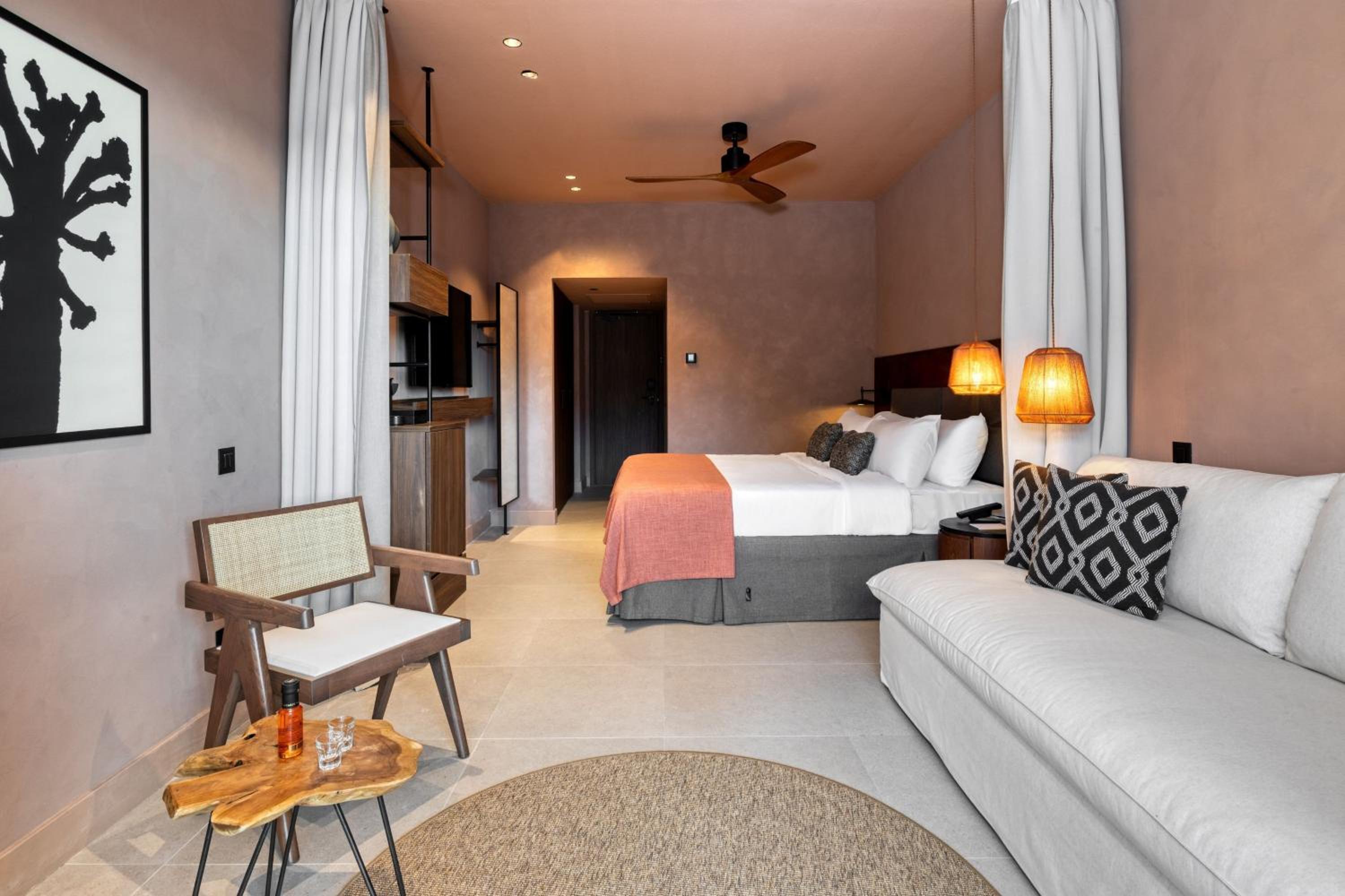 Sapphire, Junior Suite, King Bed, Sea View, Sofa