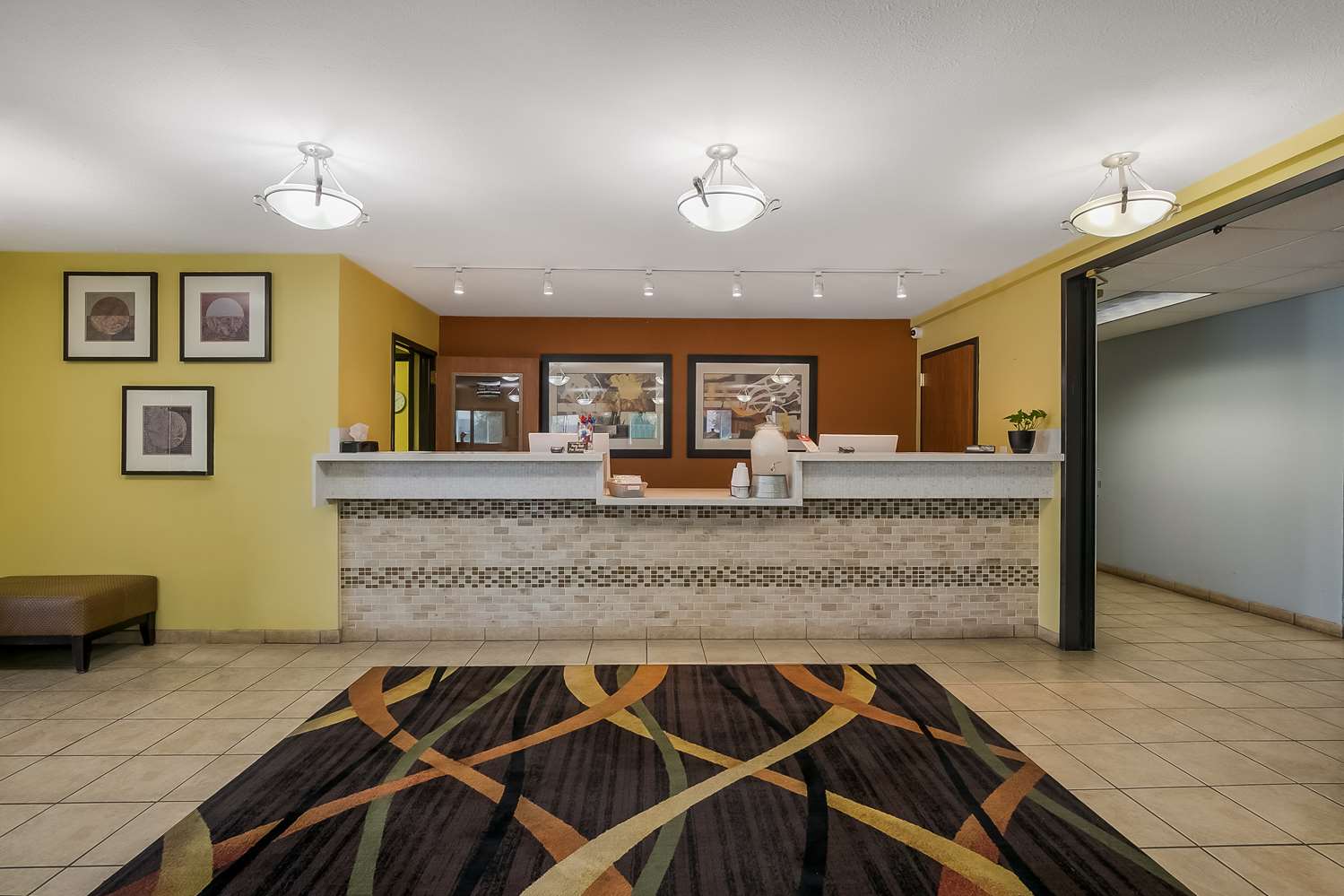 Americas Best Value Sandman Inn 6/37