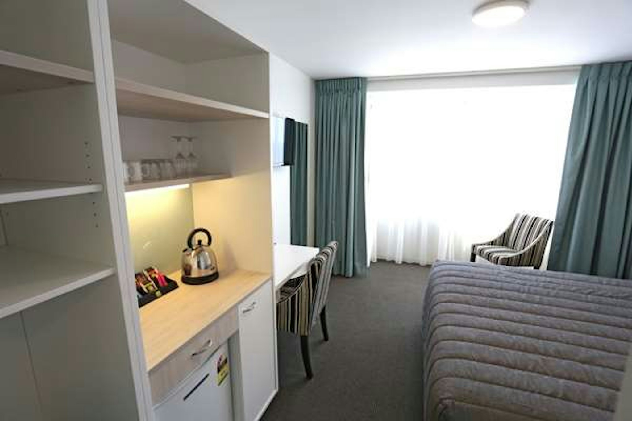 Beachfront Hotel 2/12