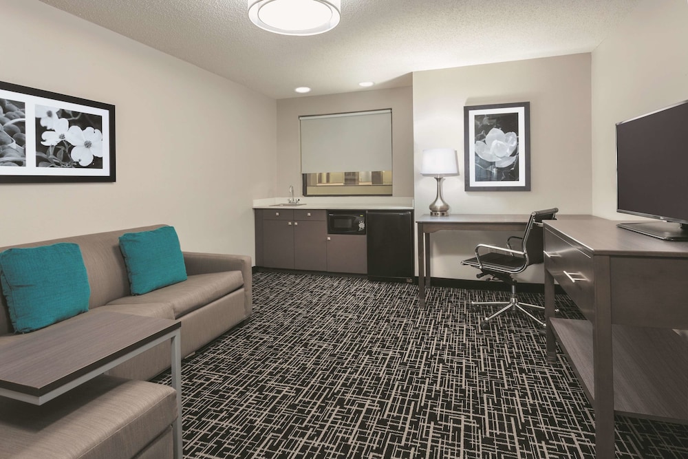 La Quinta Inn & Suites by Wyndham Covington 28/45
