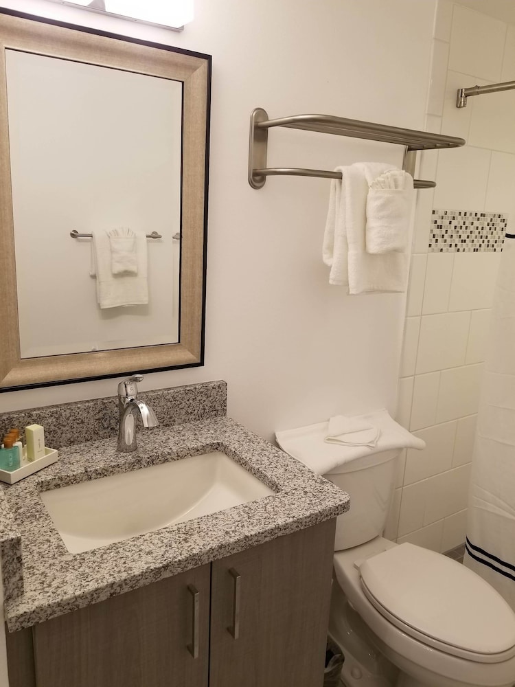 Provident Oceana Beachfront Suites 21/77