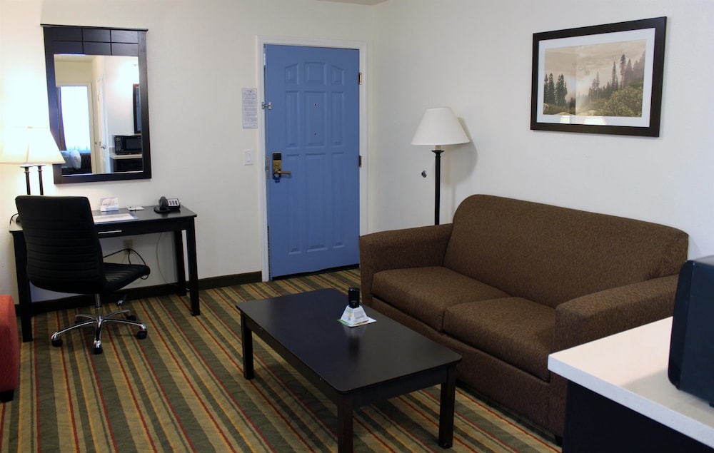 Best Western Visalia Hotel 30/55