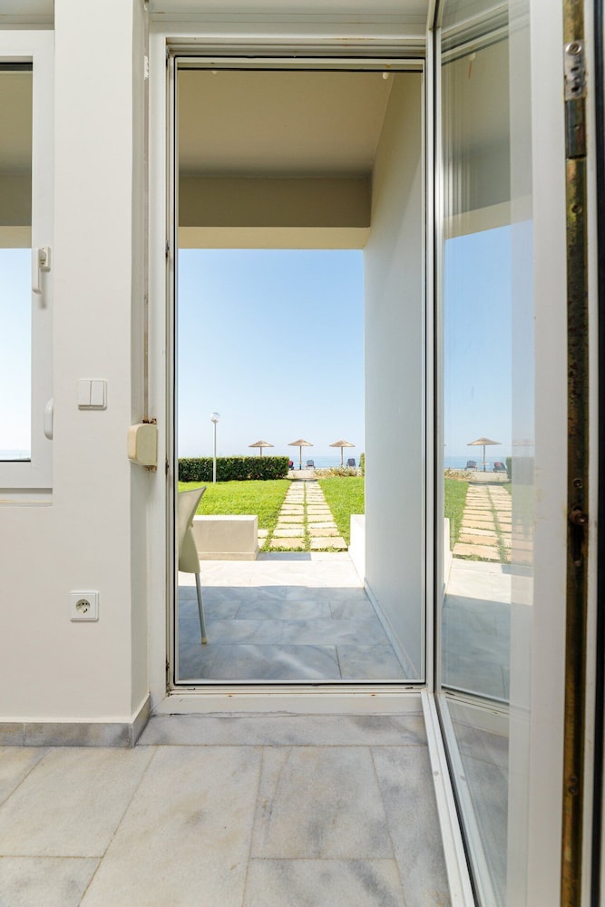 Kostakis Beach Hotel 4/46