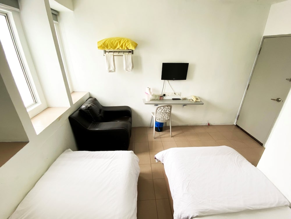 Lucky Hotel 12/22