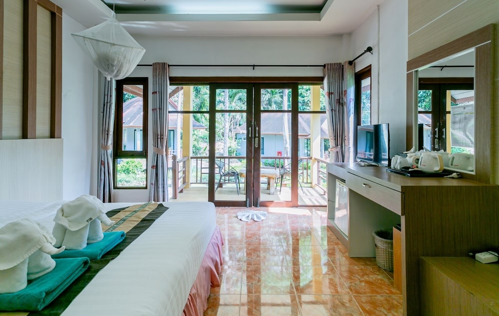 Tonsai Bay Resort 20/50