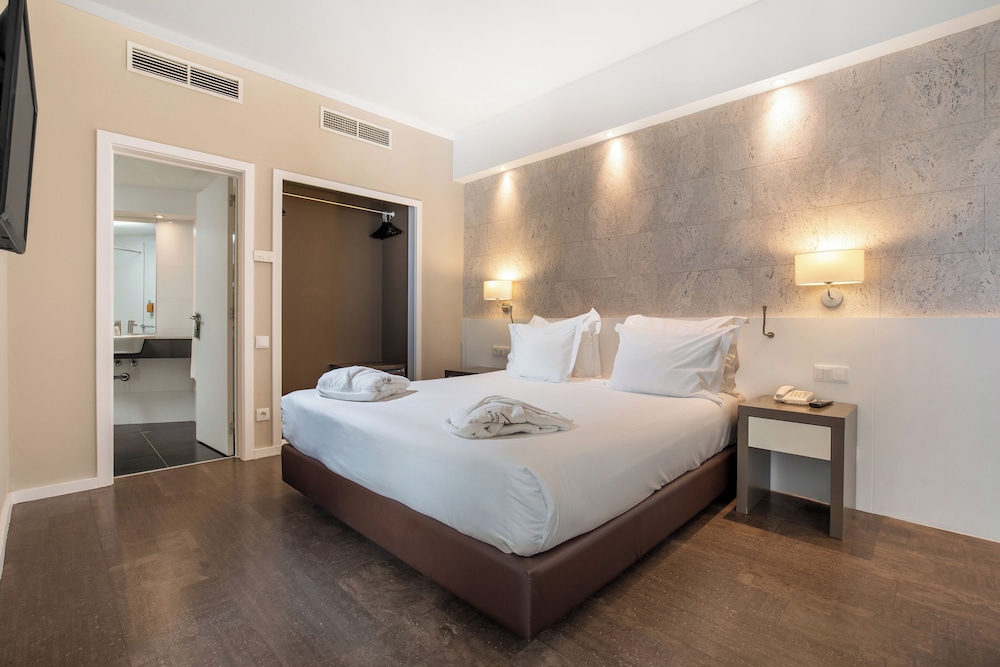 Suite, Double and Twin Beds, Marina View