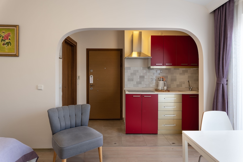 A Studio Apartment 7/62