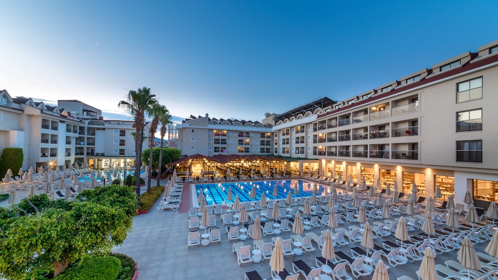 Julian Club Hotel 61/64