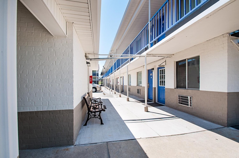 Motel 6 Charles Town Wv 40/60