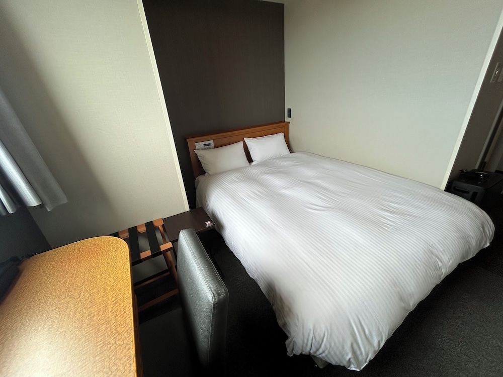 Room, Semi Double Bed, Electronic Cigarette Only, Smoking