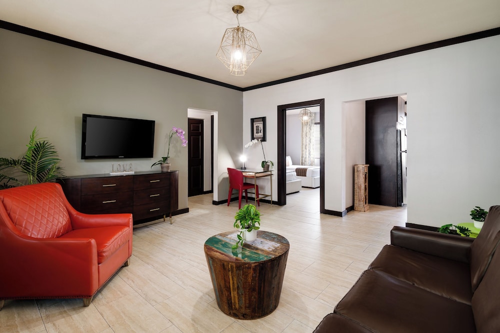 Tradewinds Apartment Hotel 40/65