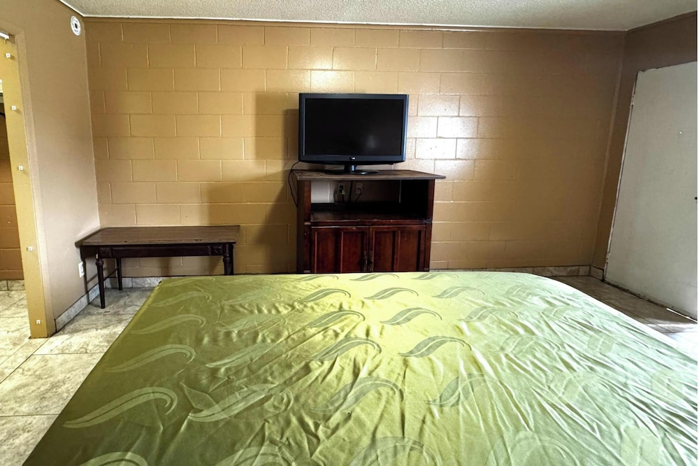 OYO Briarwood Motel 30/49