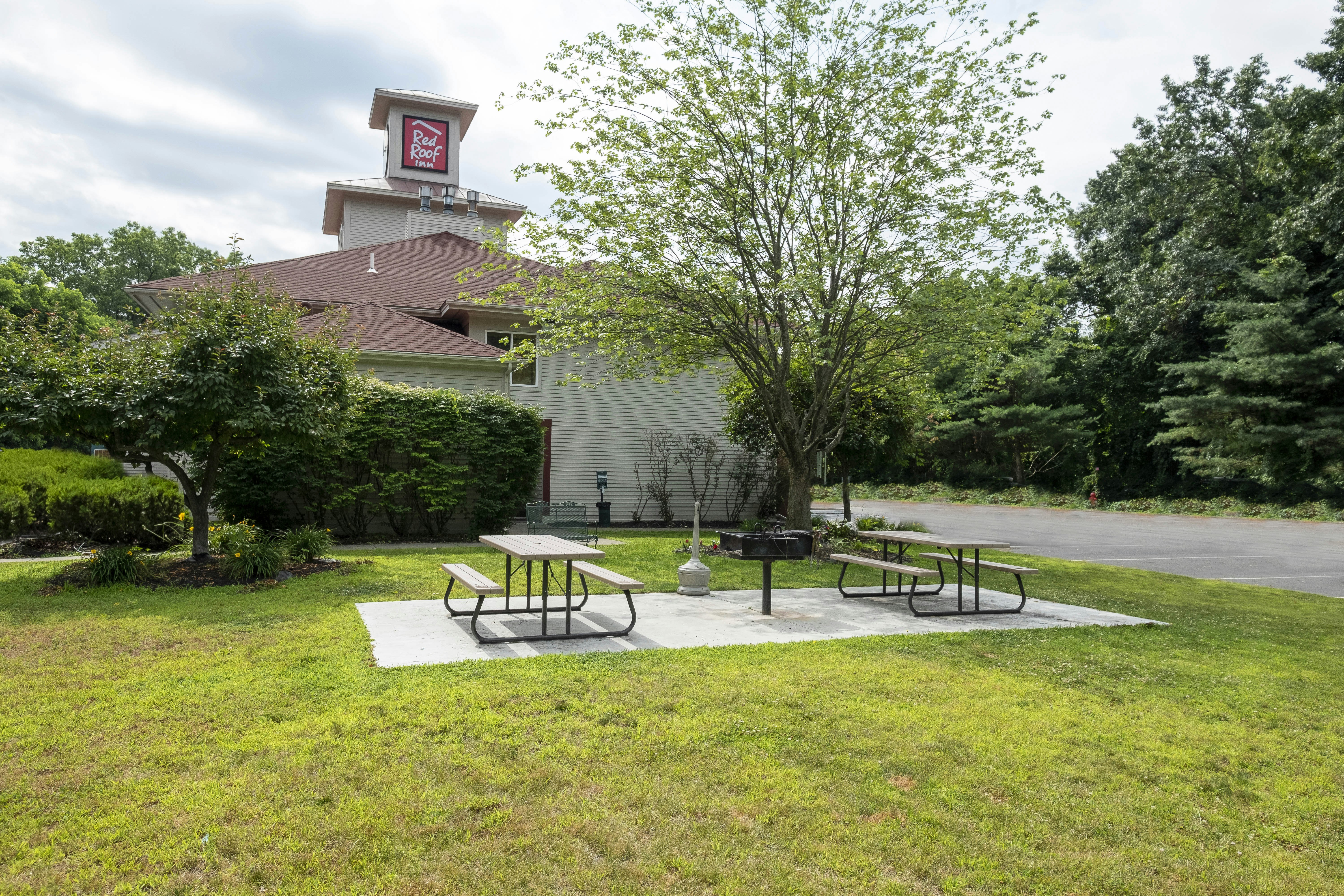 Red Roof Inn Clifton Park 35/37