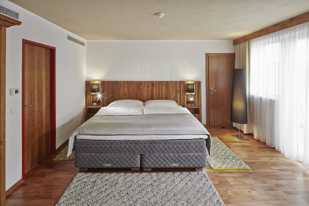 Rogner Hotel 5/27