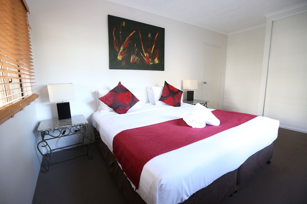 CAIRNS BEACH RESORT 6/49