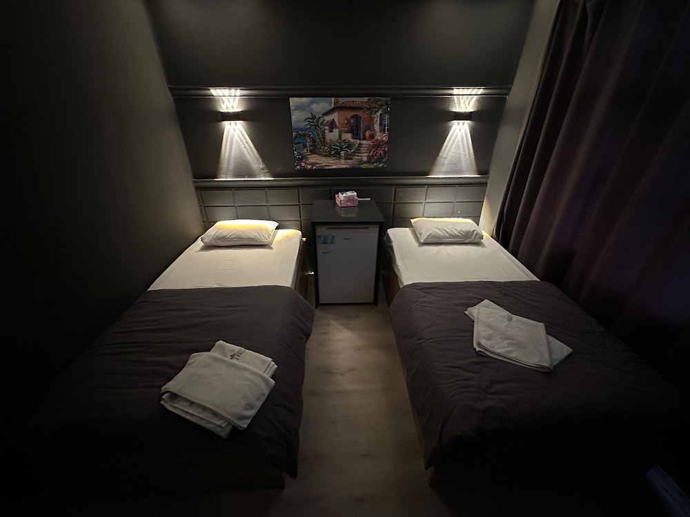 HONEYMOON, DOUBLE BED