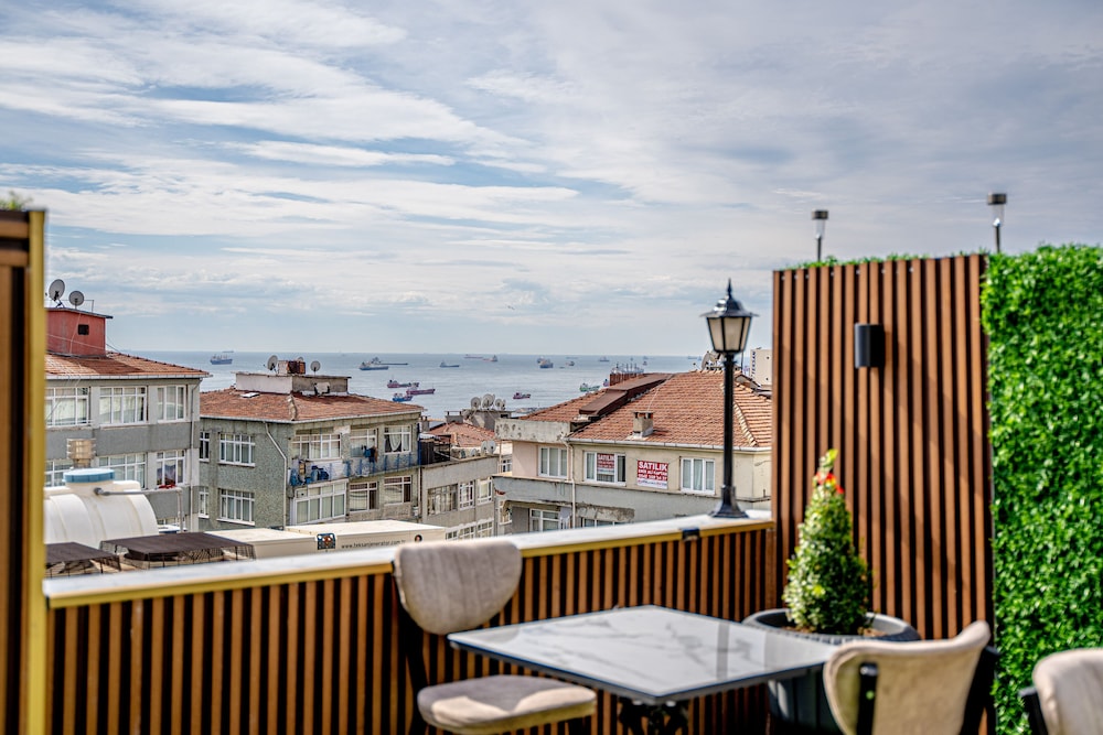 LEYENDA HOTEL 46/50
