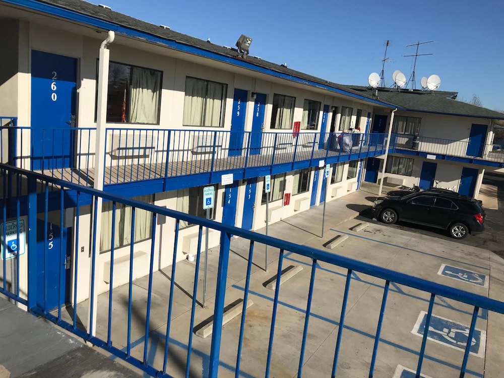 AMERICAS BEST VALUE INN 37/53