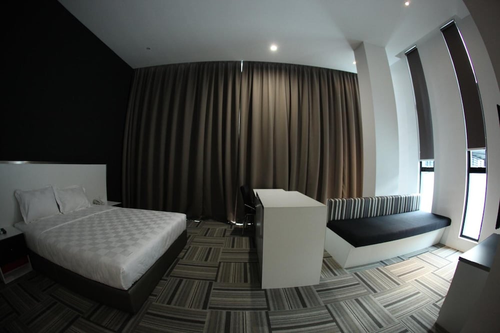 Beverly Hotel 17/52