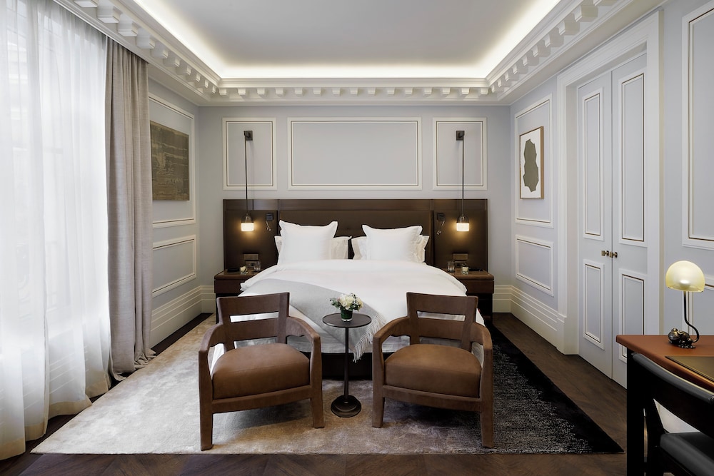PREMIER, SUITE