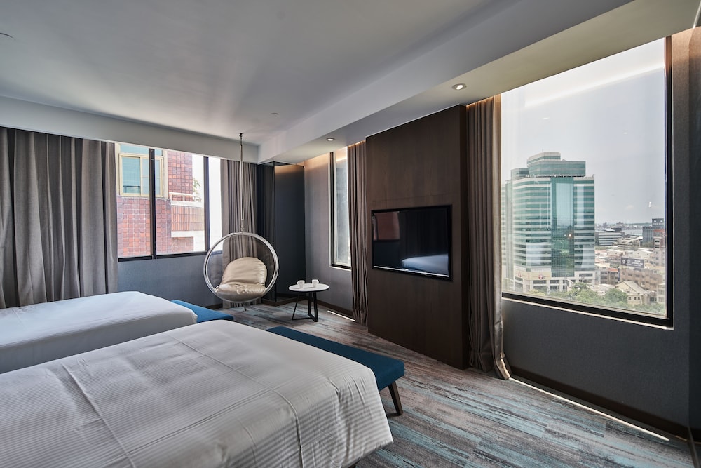 HARBOUR 10 HOTEL 27/69