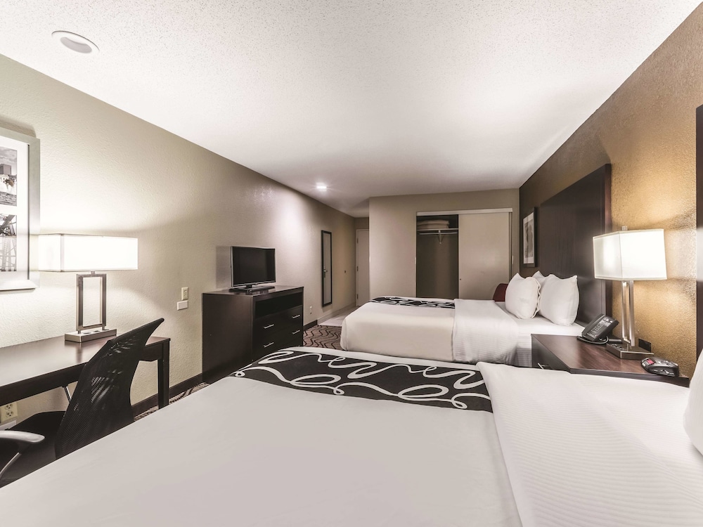 La Quinta Inn & Suites by Wyndham Collinsville - St. Louis 21/42