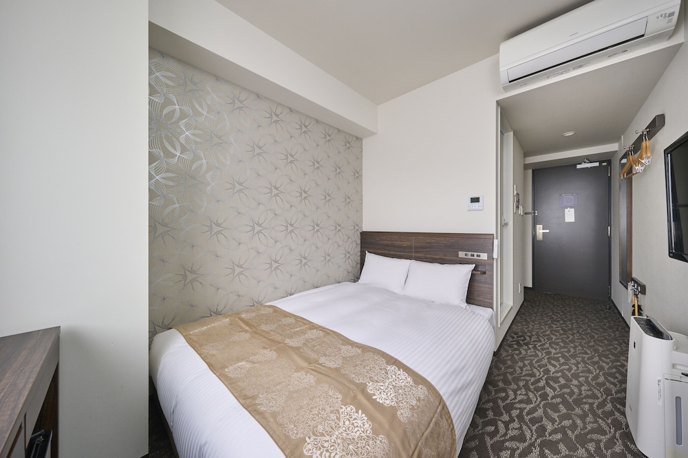 ROOM, DOUBLE BED