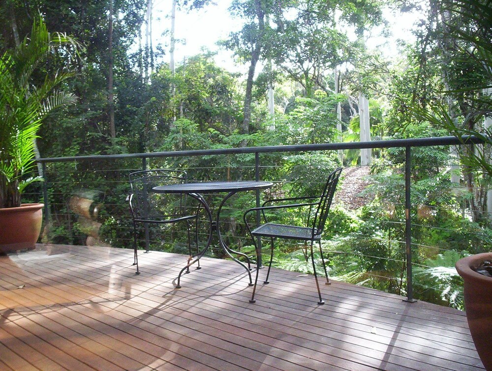 PETHERS RAINFOREST RETREAT 24/50