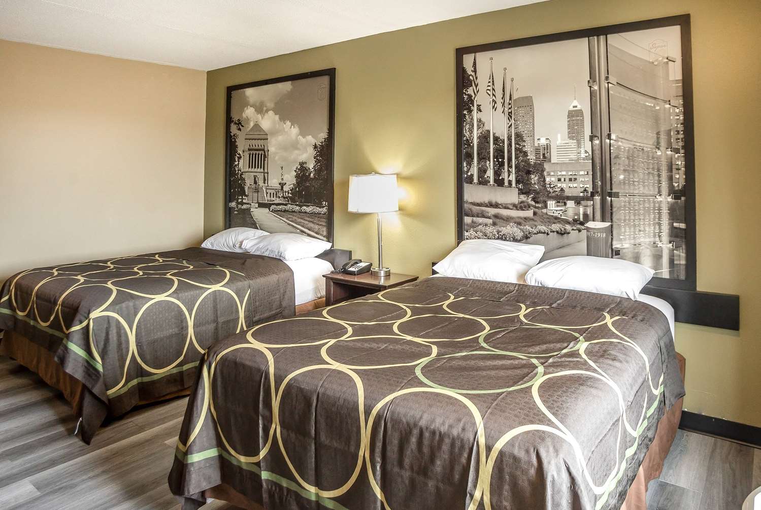 Super 8 by Wyndham Indianapolis South 10/17