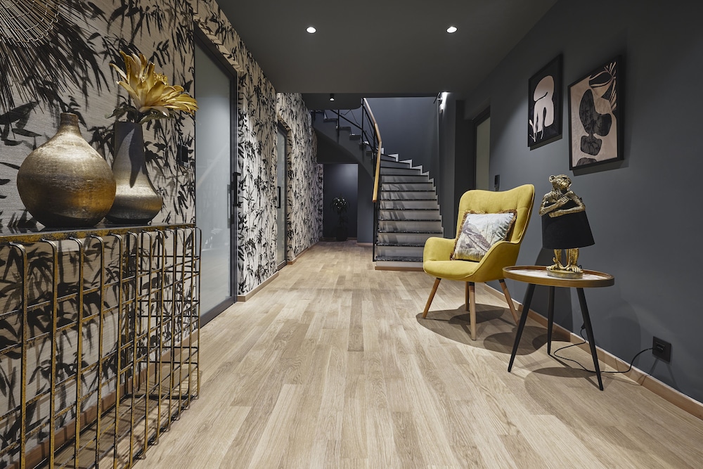 Cama Luxury Suites 38/58