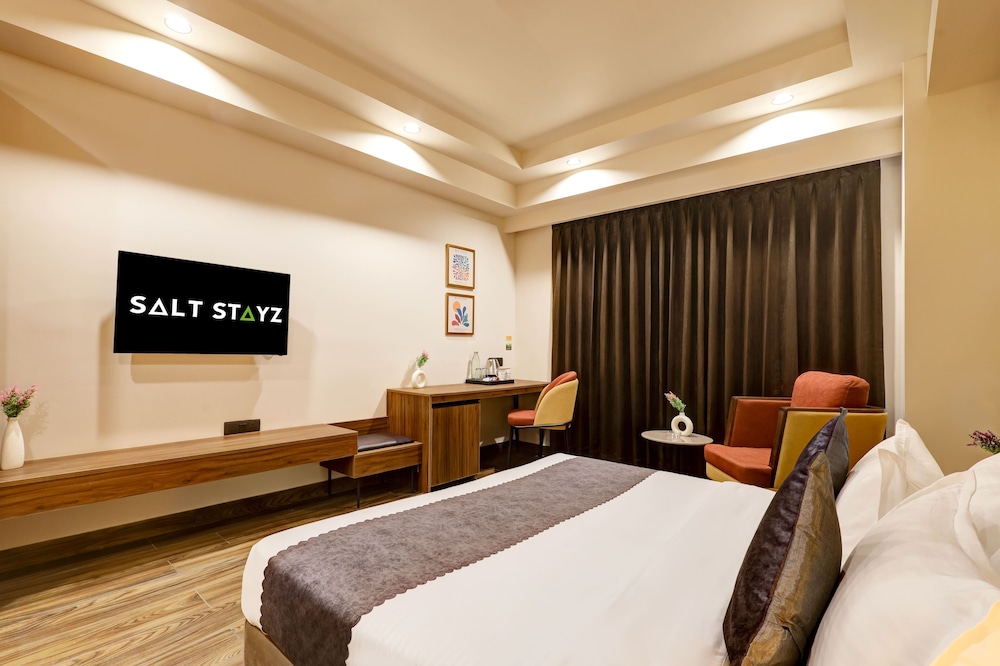 Saltstayz Premier Sector 42 - Golf Course Road 30/62