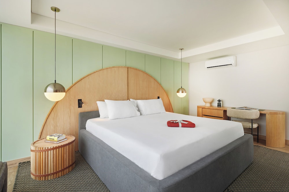 LUXURY, SUITE