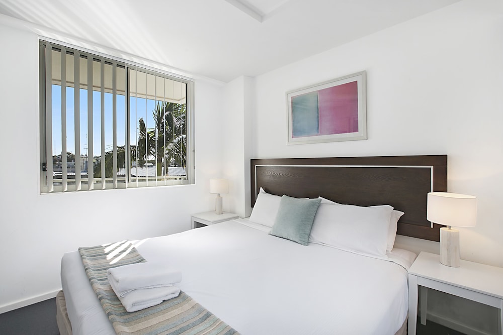 2 Bedroom 2 Bathroom Pool View Apartment