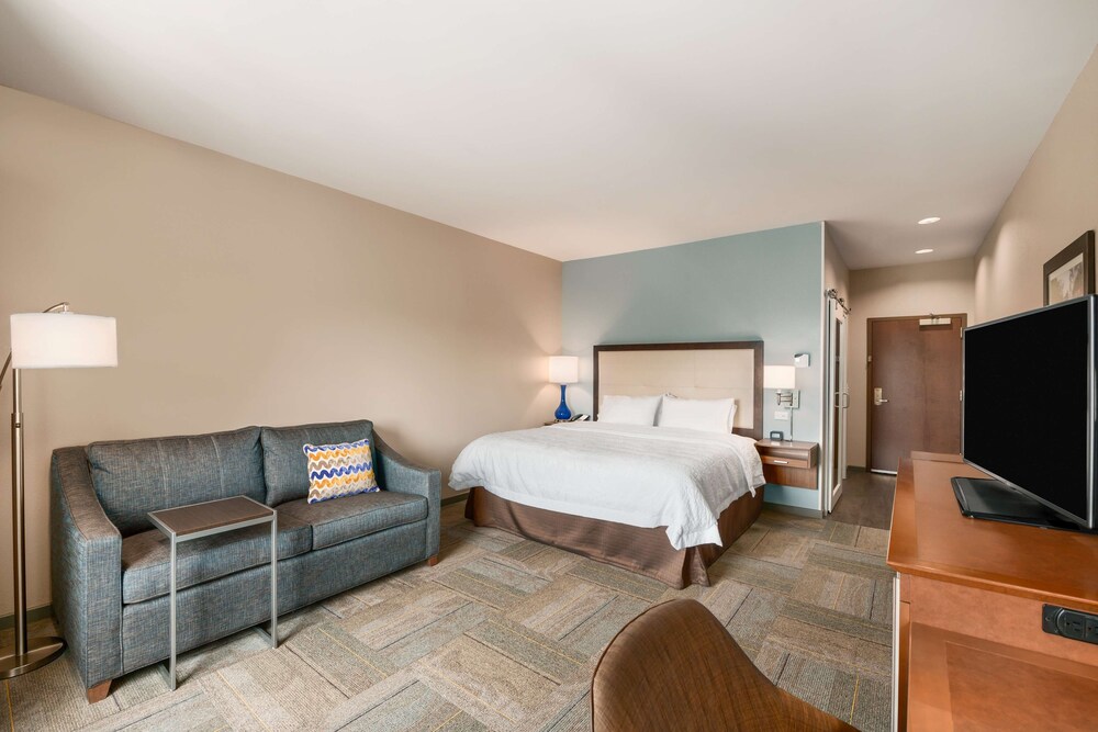 Hampton Inn & Suites Lavonia 9/38