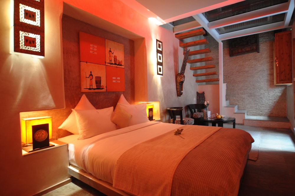 1 Bedroom, Senior, King Bed, Pool View, Balcony