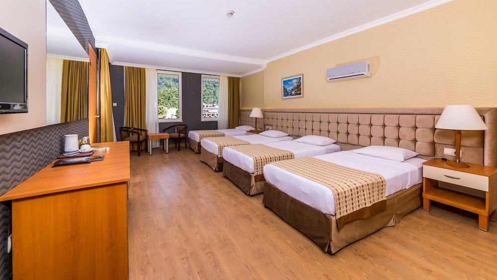 L'etoile Hotel 10/50