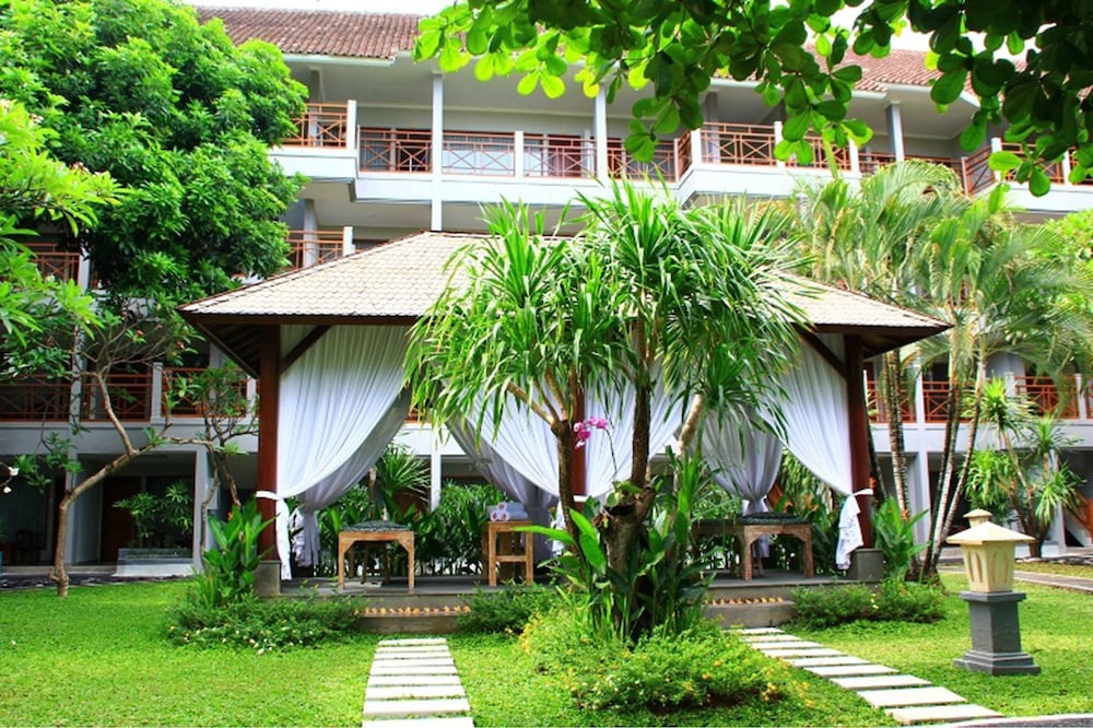 DEWI SRI HOTEL 65/70