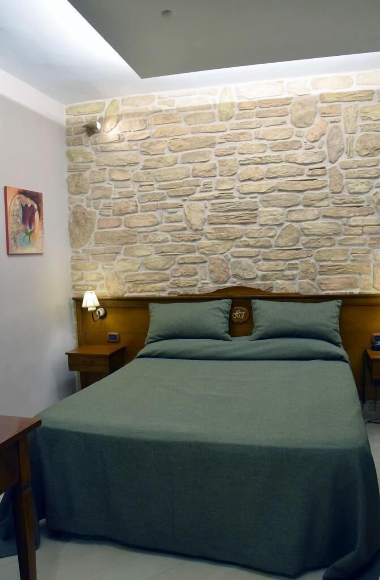 ROOM, ACCESSIBLE