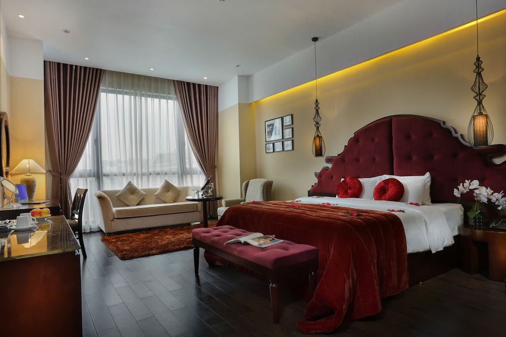 Suite, City View